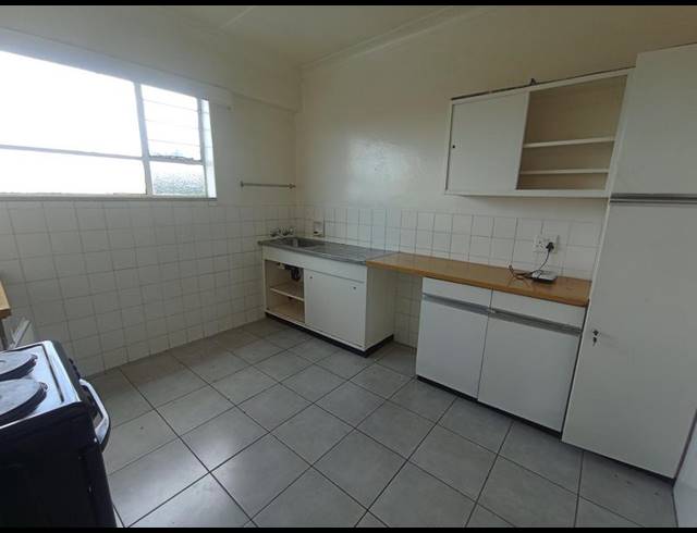 2 BEDROOM PROPERTY TO RENT IN FLORIDA LAKE